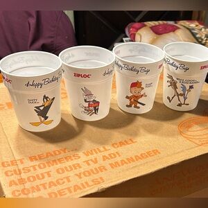 Looney Tunes Collectible plastic tumbler  Set
